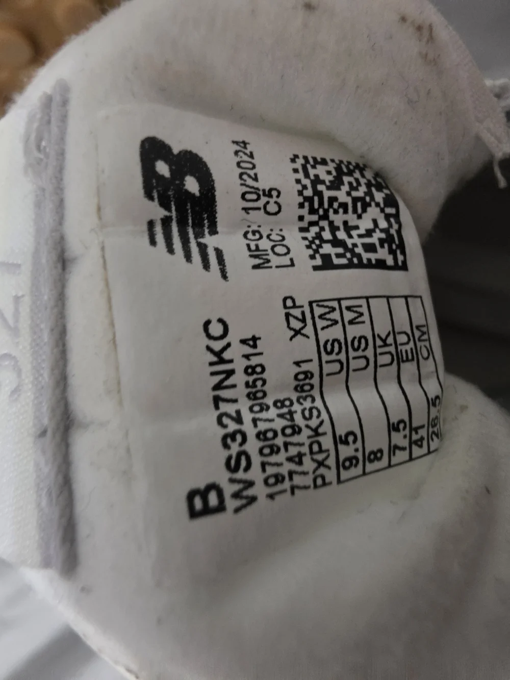 Worn Twice EUC  Wome'sNew Balance White and Light Gray Retro Runner Sneakers